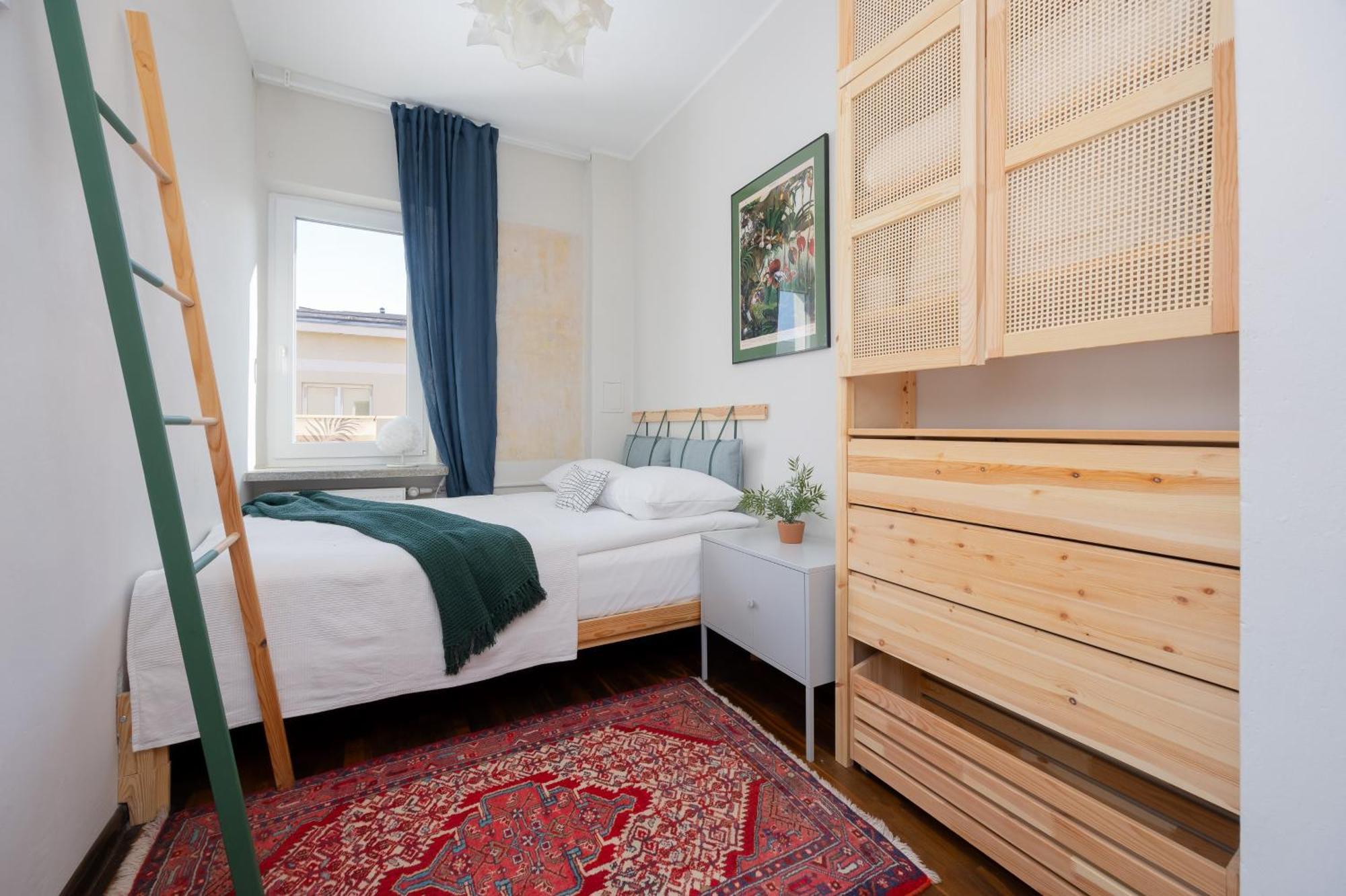 Bright In Downtown By Renters Apartament